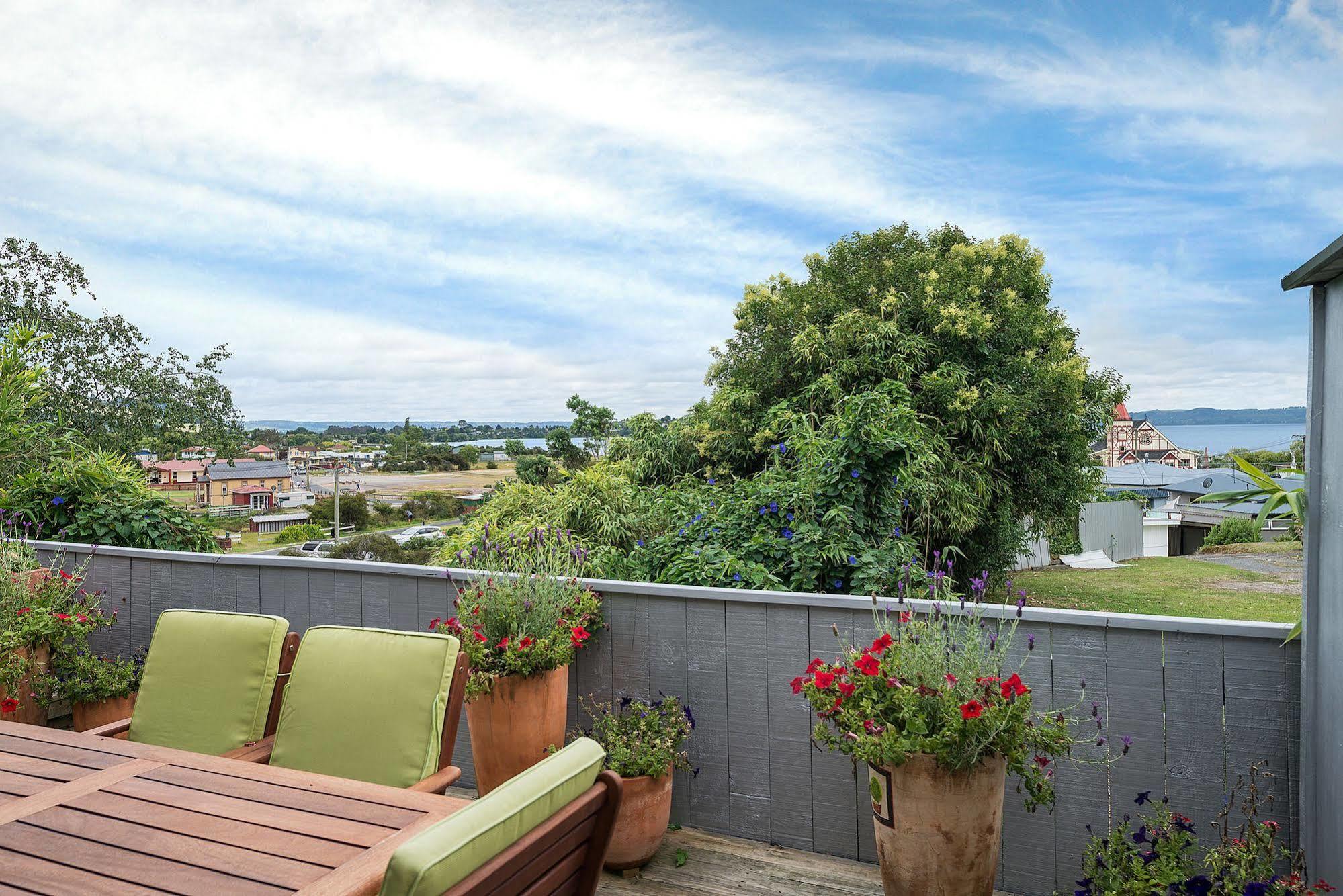 Lakeside City Apartments - Penthouse And Studio Rotorua Exteriör bild